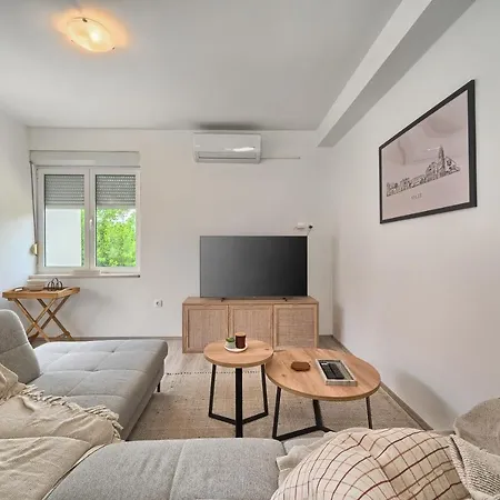 A2- Luxury W Big Balcony 4 Min Walk To
