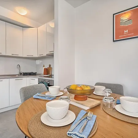 A2- Luxury W Big Balcony 4 Min Walk To
