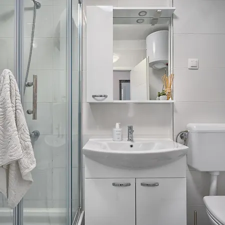 A2- Luxury W Big Balcony 4 Min Walk To Apartment *