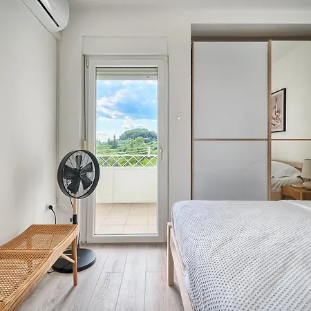 A2- Luxury W Big Balcony 4 Min Walk To *