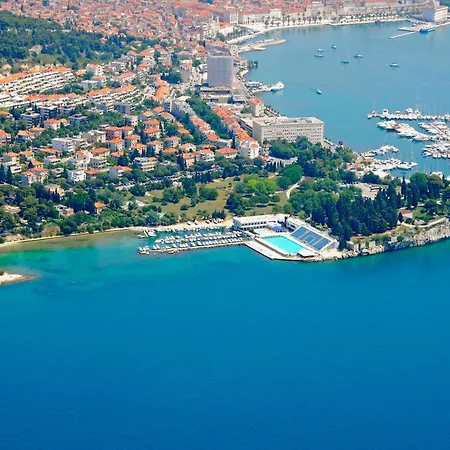 A2- Luxury W Big Balcony 4 Min Walk To * Split